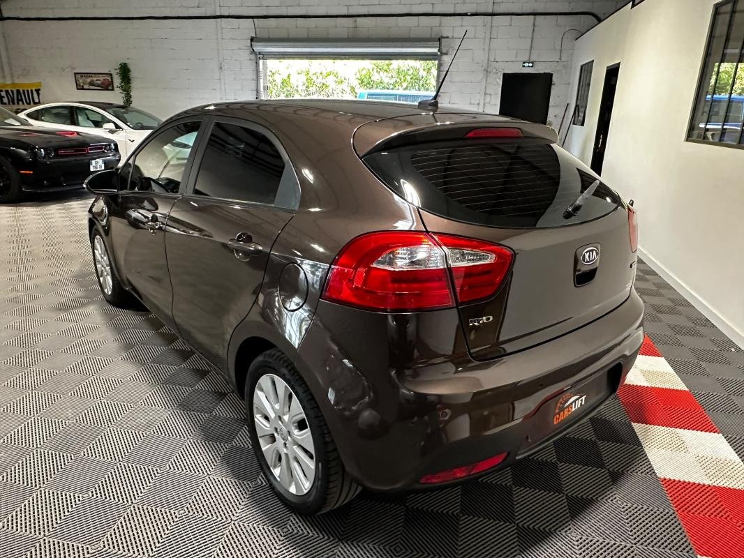 Kia Rio - Photo 8