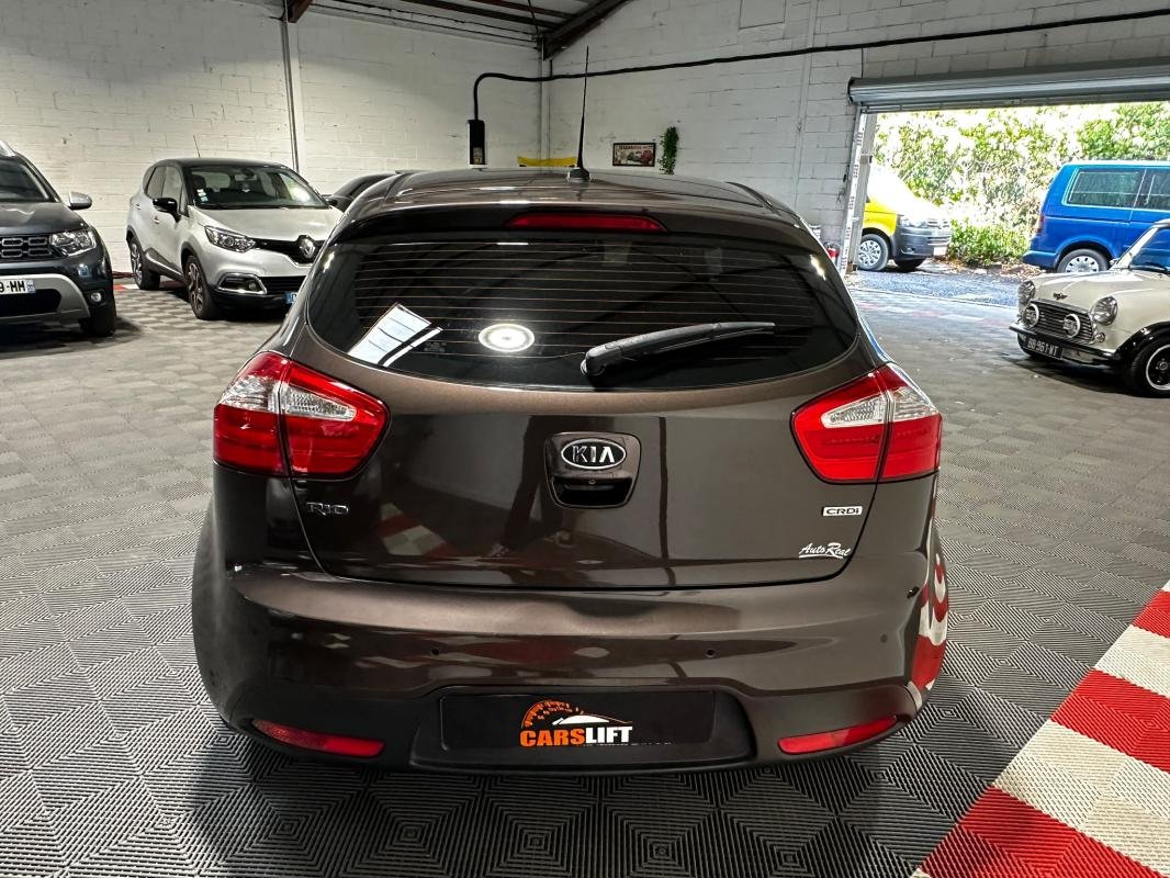 Kia Rio - Photo 9