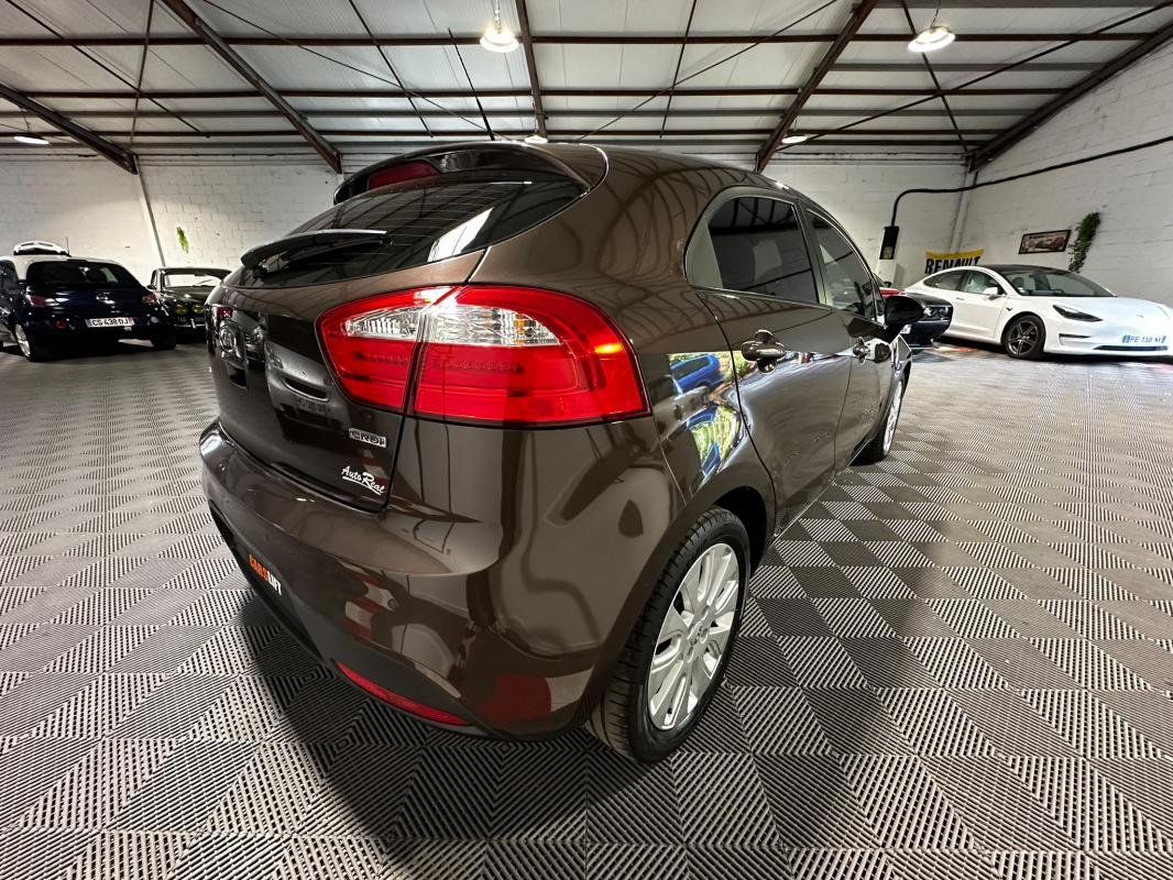 Kia Rio - Photo 10