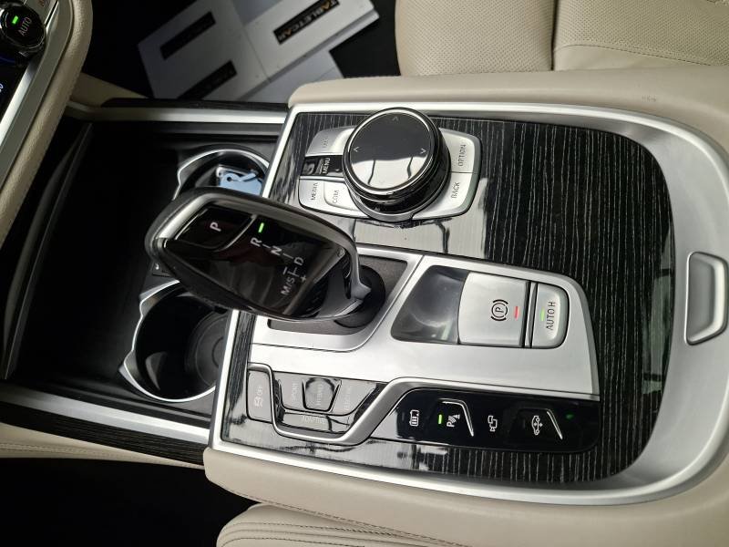 BMW Série 7 - Photo 11