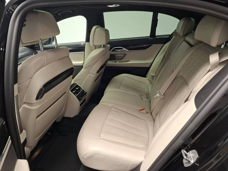 BMW Série 7 - Photo 22