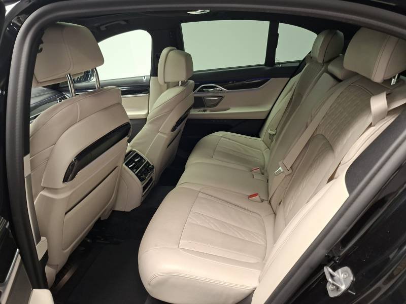 BMW Série 7 - Photo 23