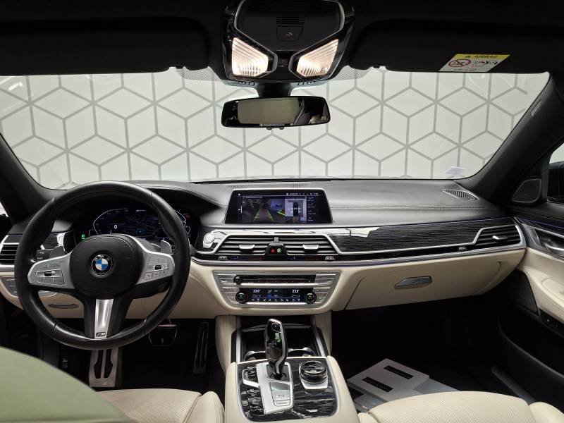 BMW Série 7 - Photo 25
