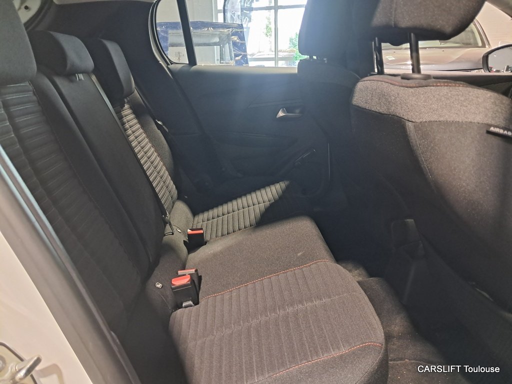 Peugeot 208 - Photo 12