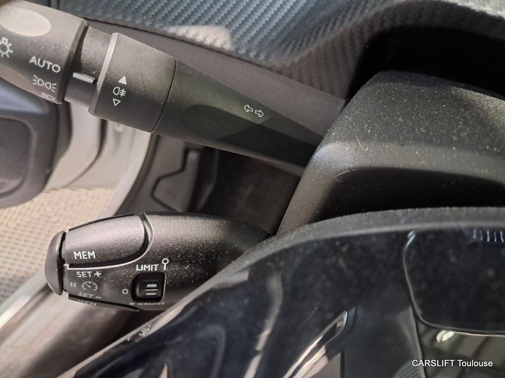 Peugeot 208 - Photo 19