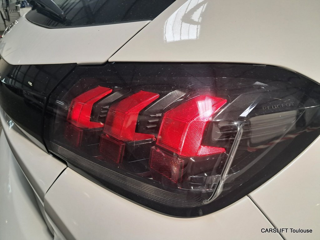 Peugeot 208 - Photo 10