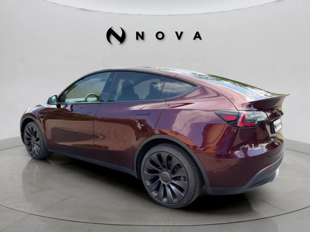Tesla Model Y - Photo 2