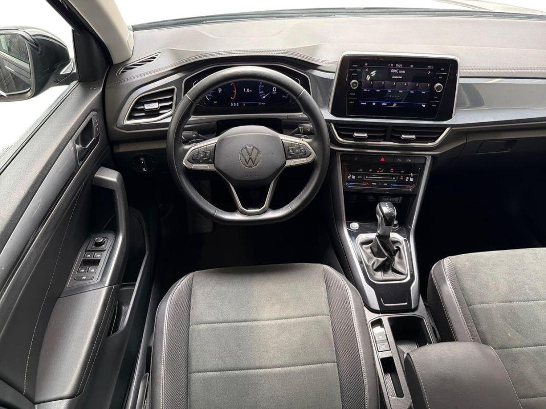 Volkswagen T-Roc - Photo 24
