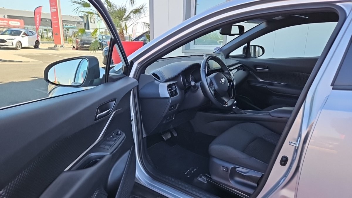 Toyota C-HR - Photo 12