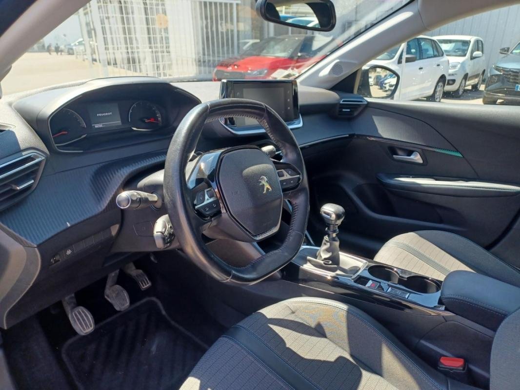 Peugeot 208 - Photo 12