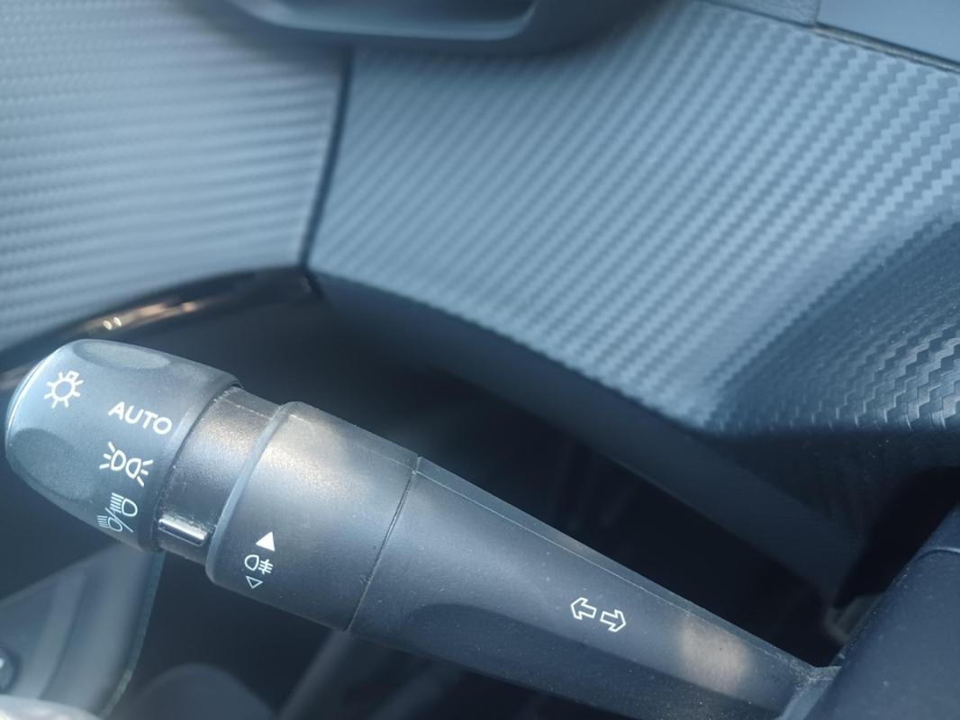 Peugeot 208 - Photo 21