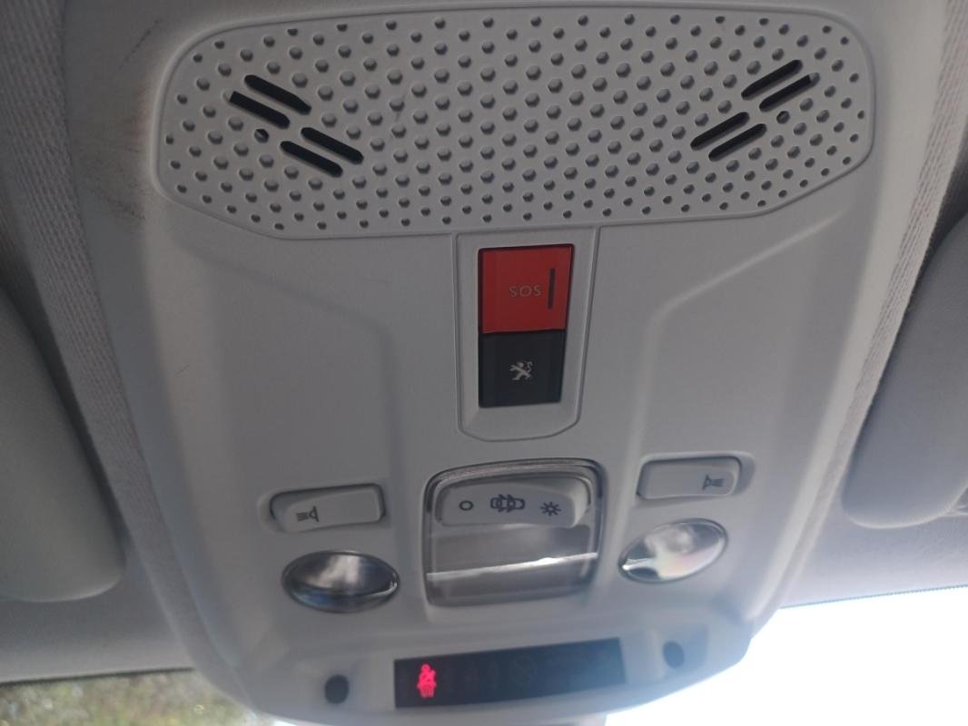 Peugeot 208 - Photo 26
