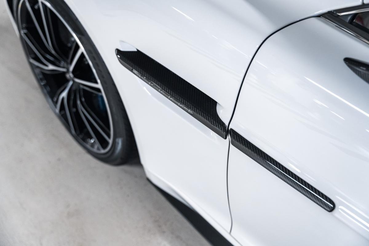 Aston Martin Vanquish - Photo 12