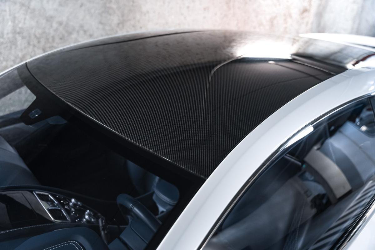 Aston Martin Vanquish - Photo 18