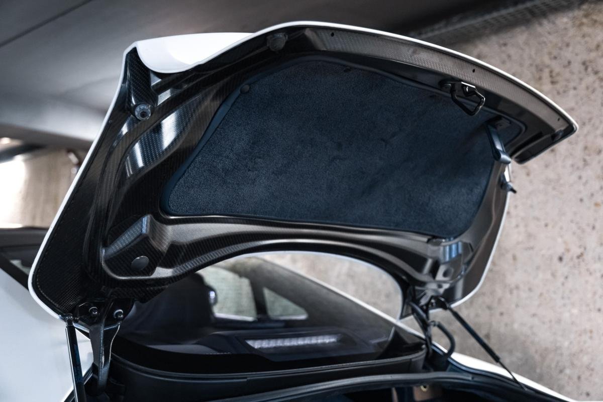 Aston Martin Vanquish - Photo 21