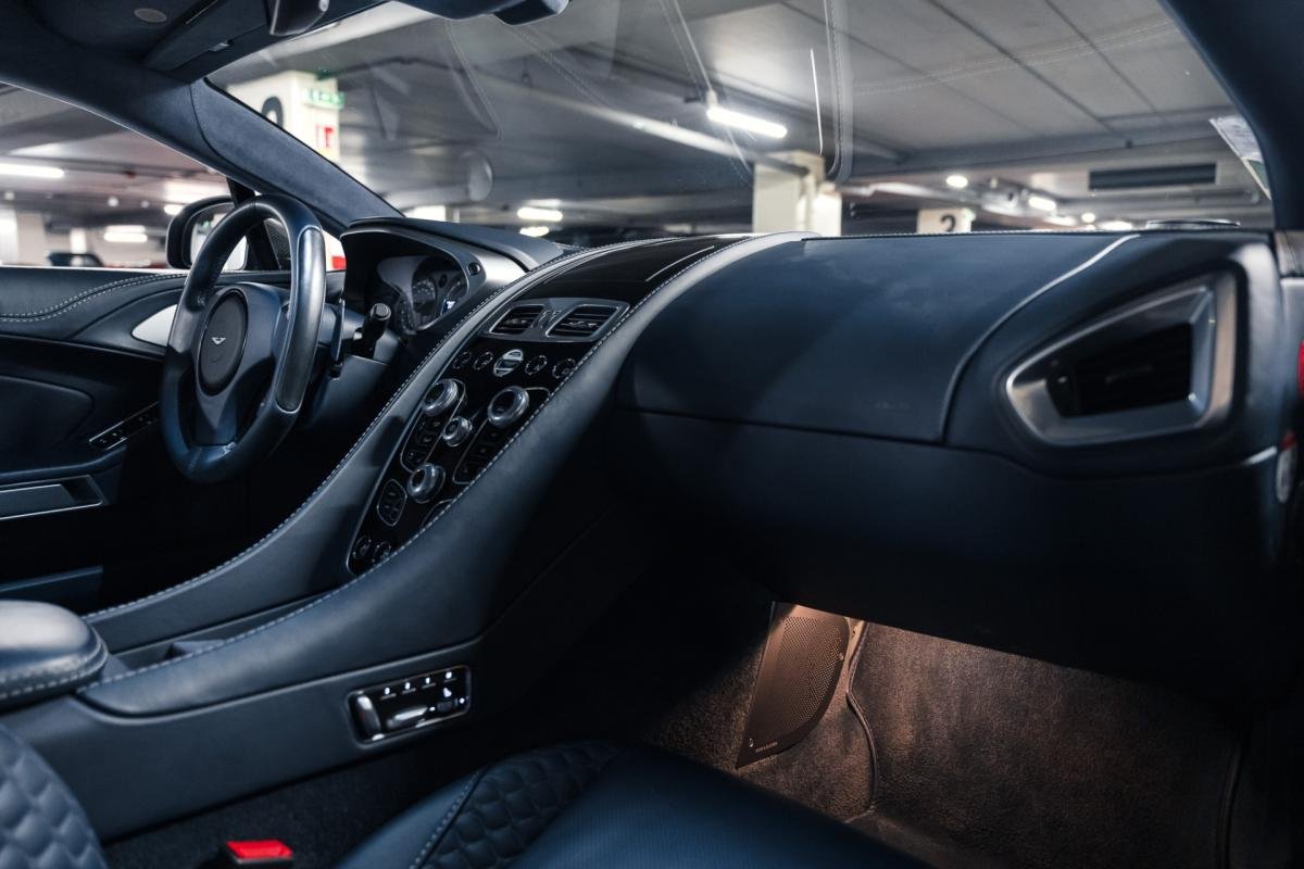 Aston Martin Vanquish - Photo 34
