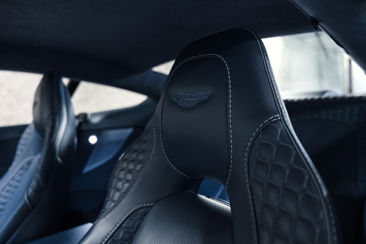 Aston Martin Vanquish - Photo 35