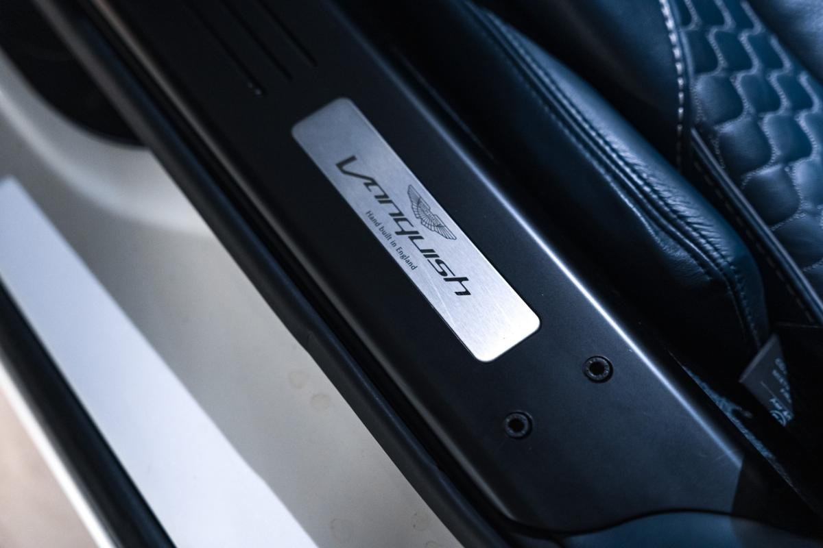 Aston Martin Vanquish - Photo 39
