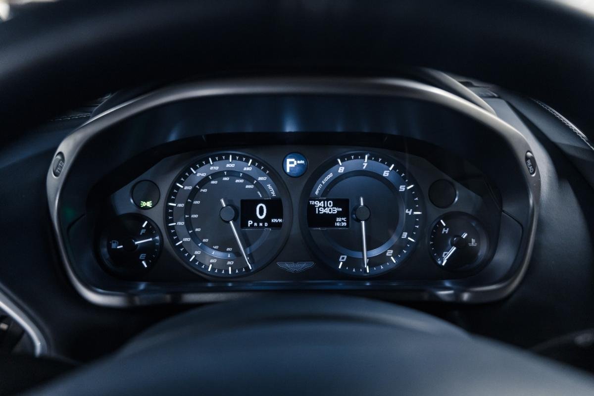 Aston Martin Vanquish - Photo 43