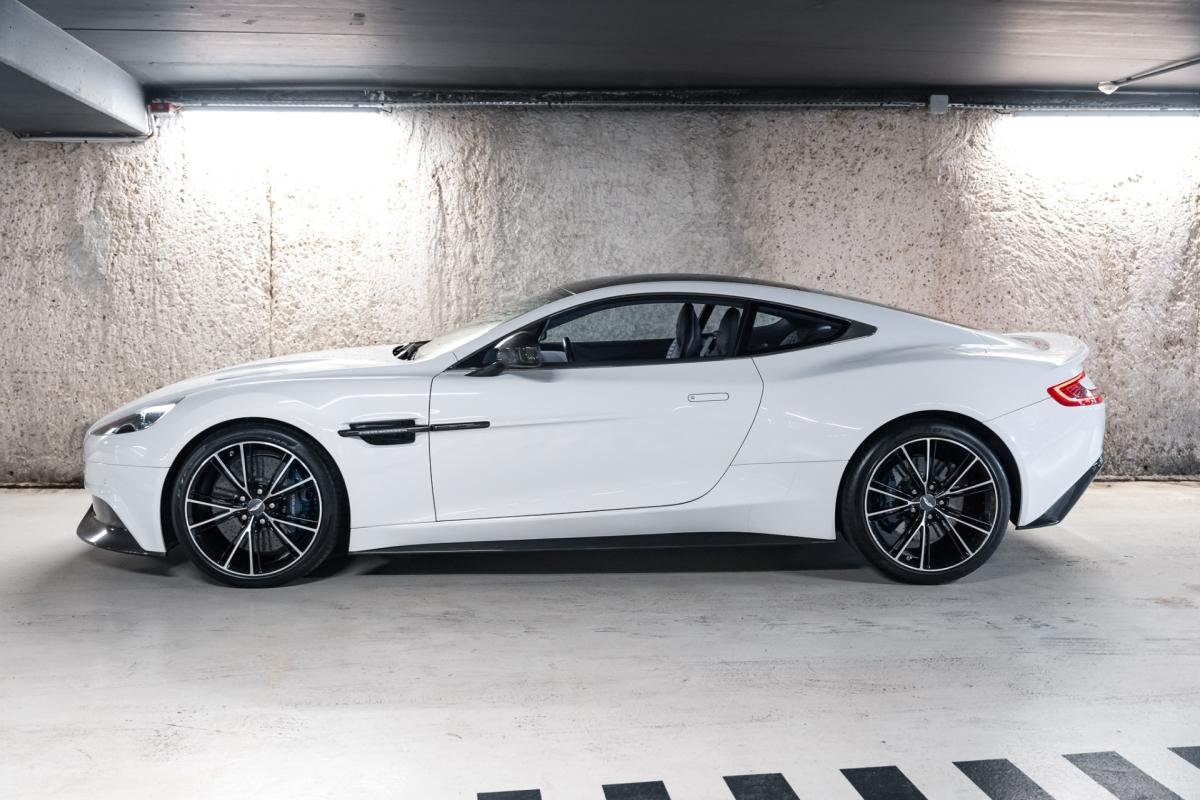 Aston Martin Vanquish - Photo 9