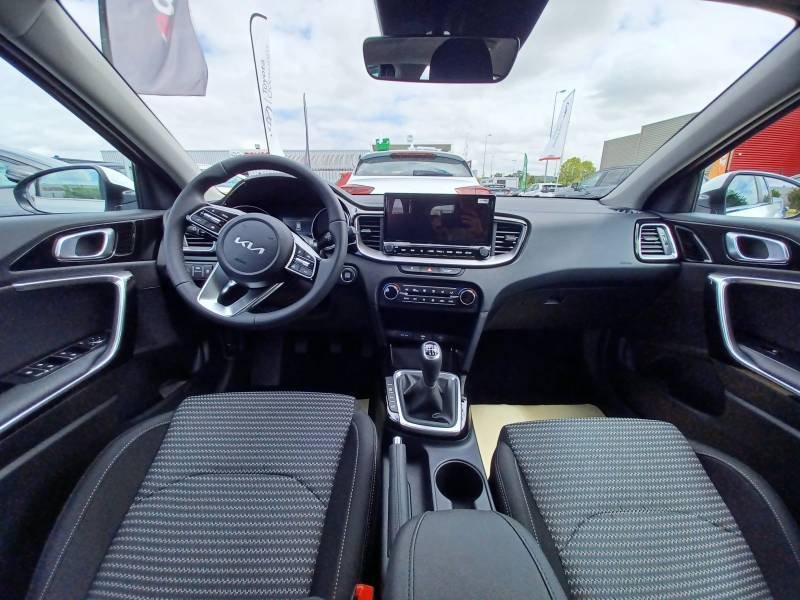 Kia CEED - Photo 14