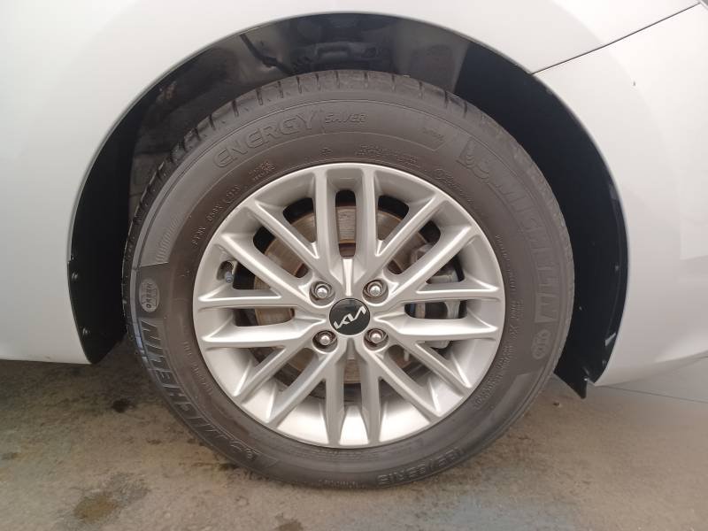 Kia Rio - Photo 10
