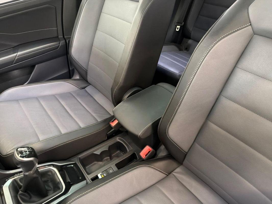 Volkswagen T-Roc - Photo 12