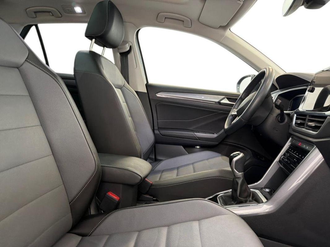 Volkswagen T-Roc - Photo 13