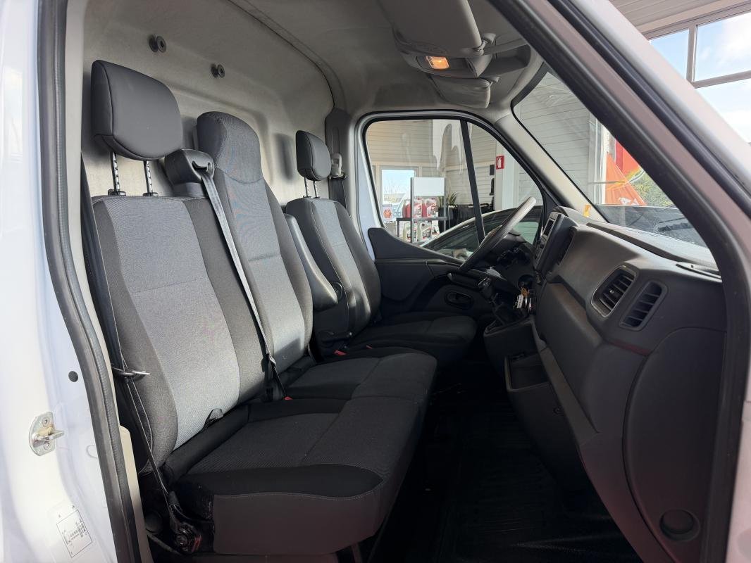 Nissan NV400 - Photo 12
