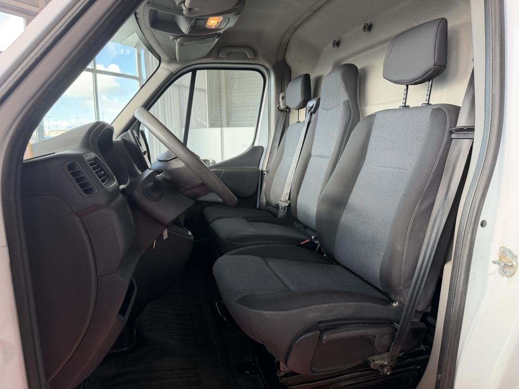 Nissan NV400 - Photo 13