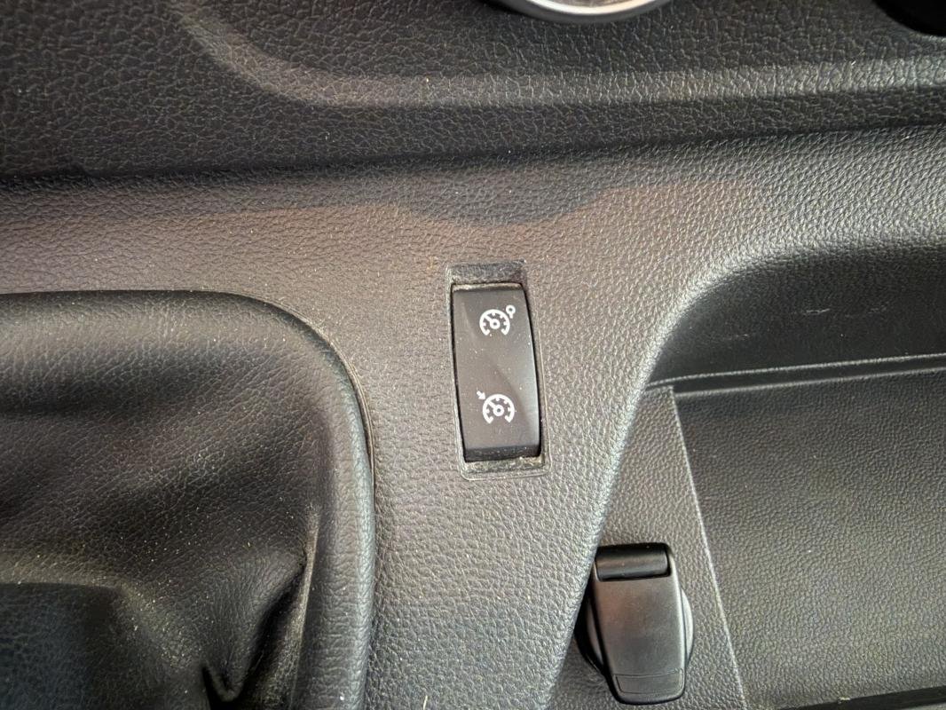 Nissan NV400 - Photo 17