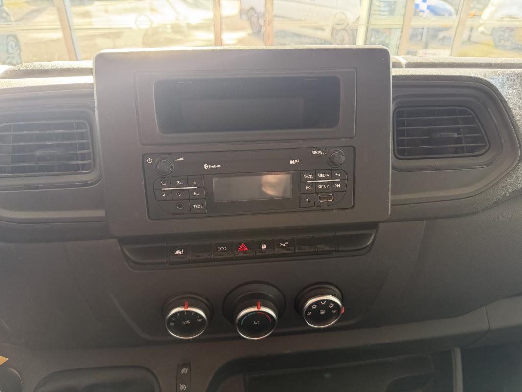 Nissan NV400 - Photo 18