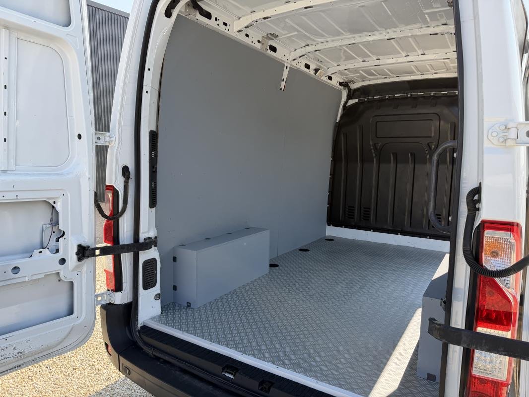 Nissan NV400 - Photo 25
