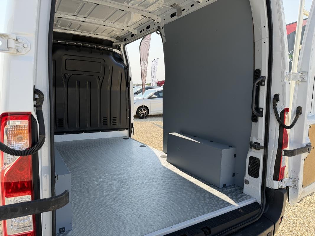 Nissan NV400 - Photo 26