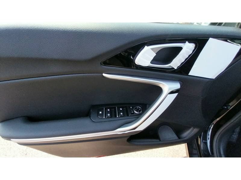 Kia CEED - Photo 19