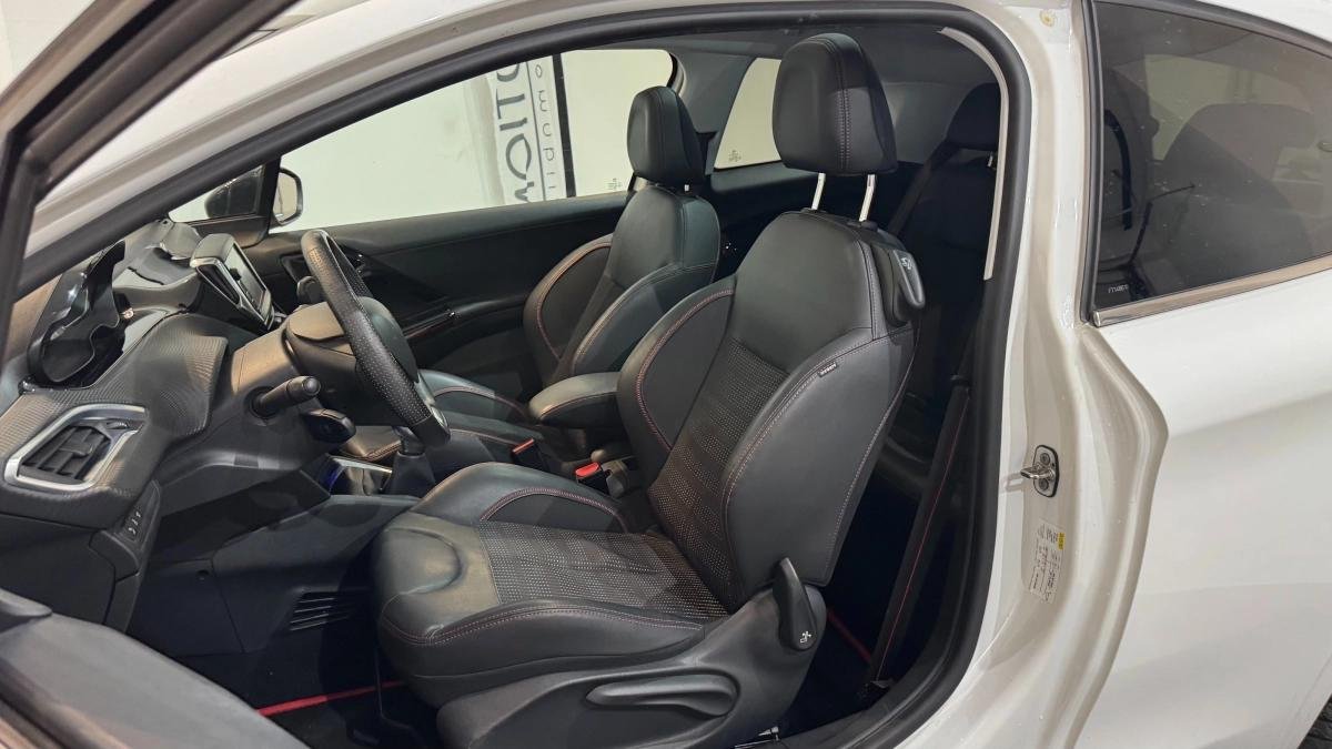Peugeot 208 - Photo 11