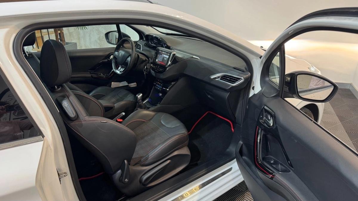 Peugeot 208 - Photo 12