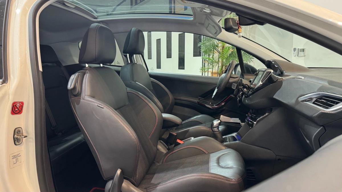 Peugeot 208 - Photo 13
