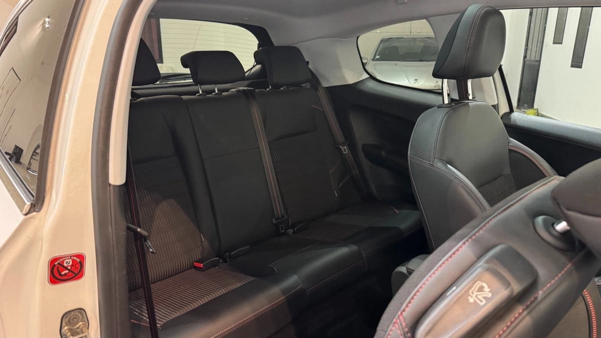Peugeot 208 - Photo 14