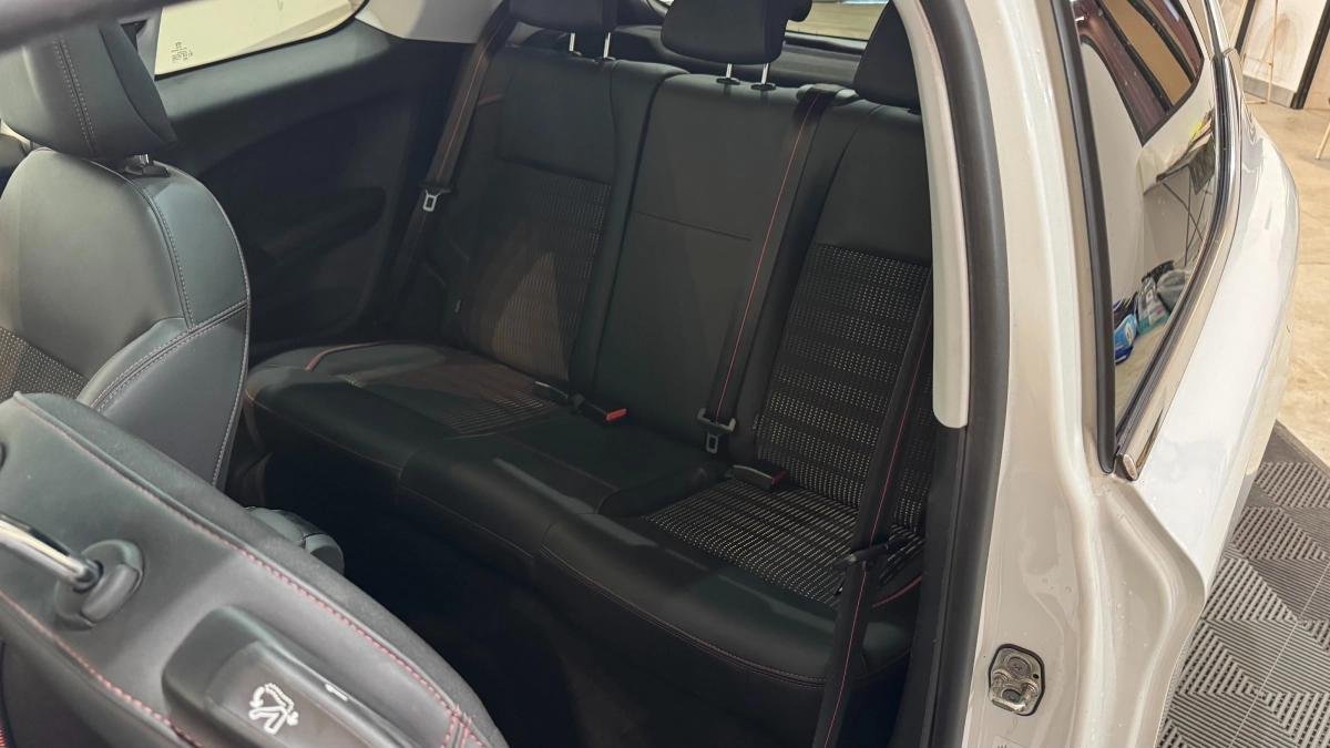 Peugeot 208 - Photo 15