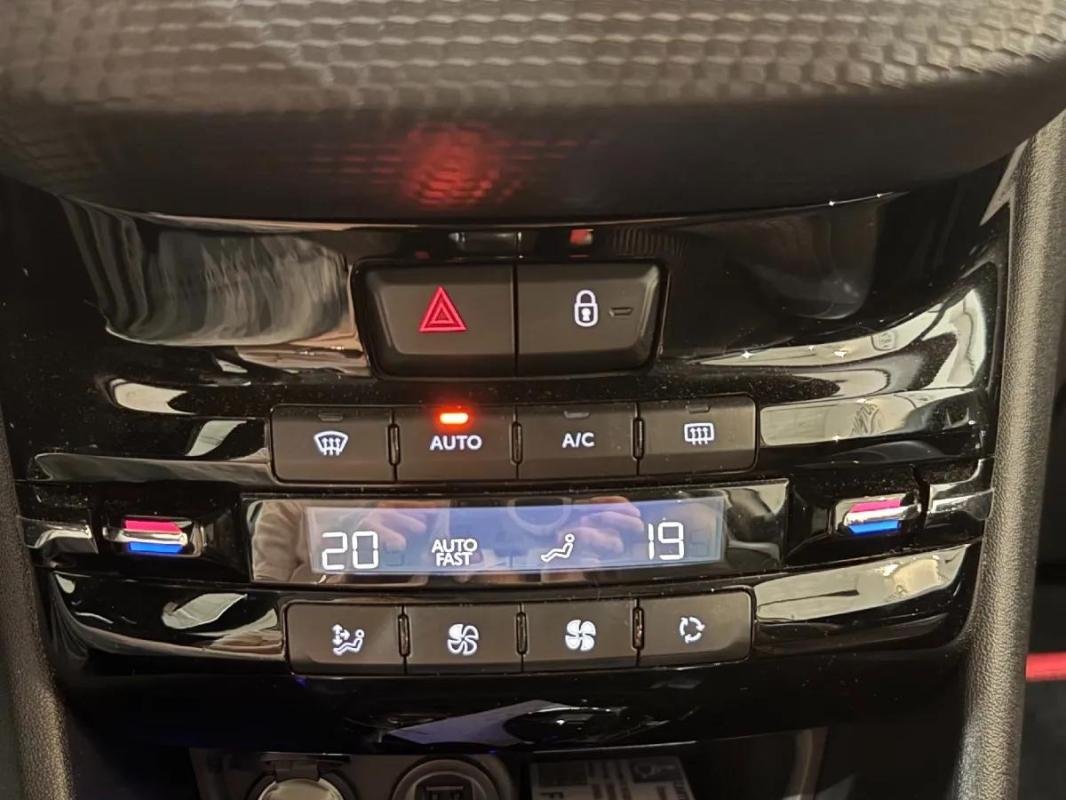 Peugeot 208 - Photo 18