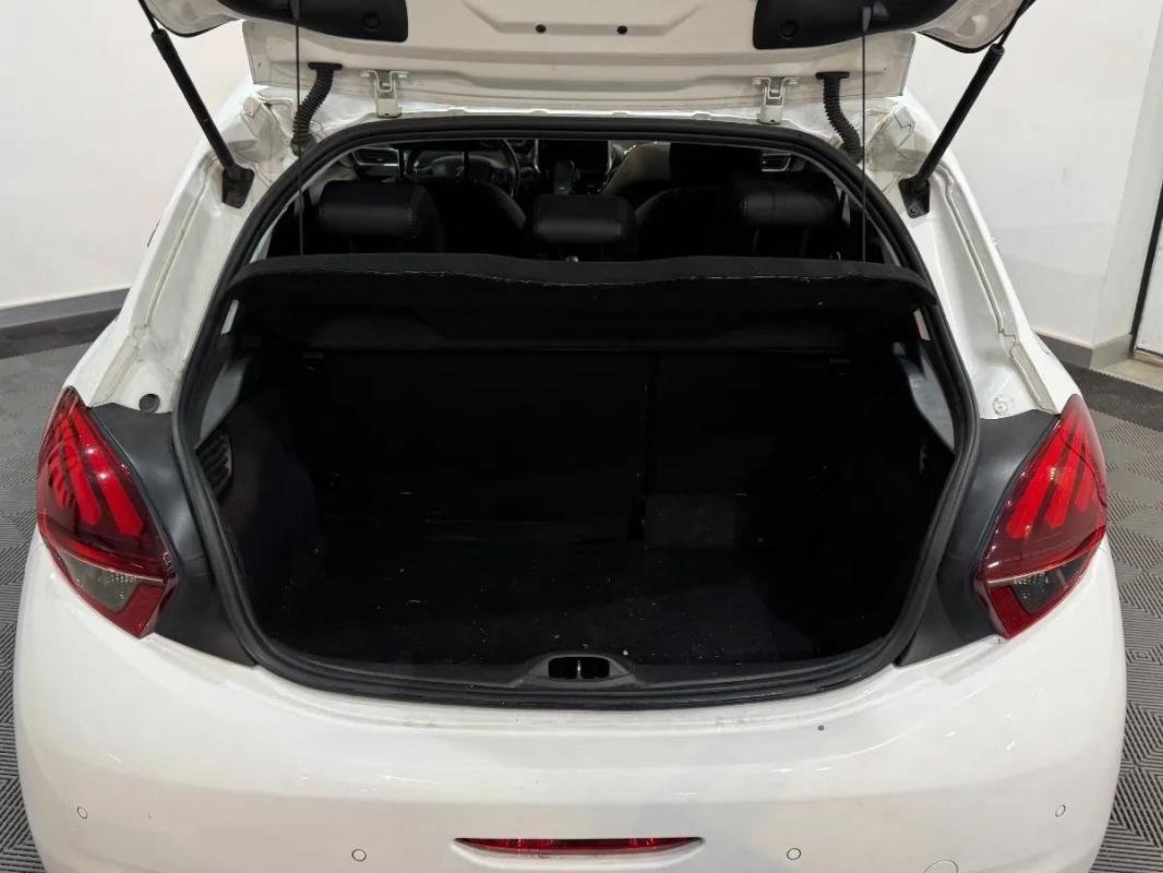 Peugeot 208 - Photo 8