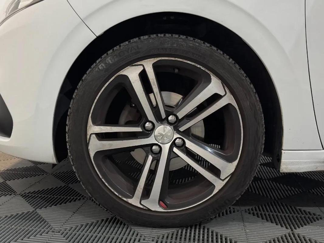 Peugeot 208 - Photo 9