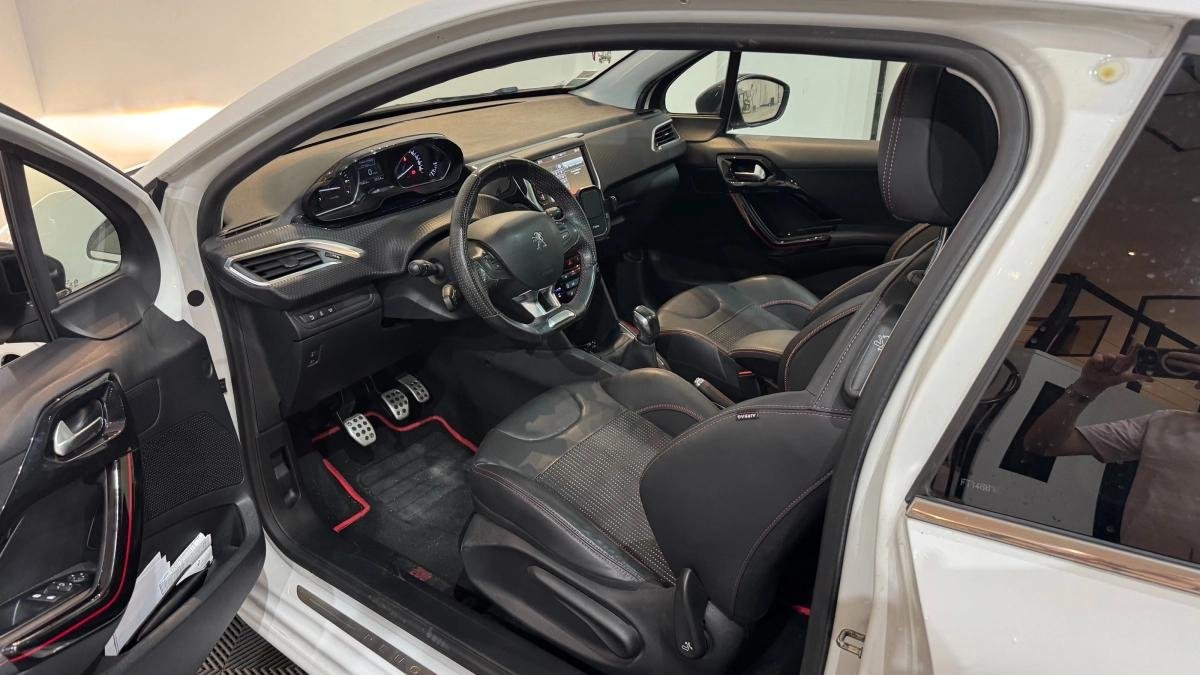 Peugeot 208 - Photo 10