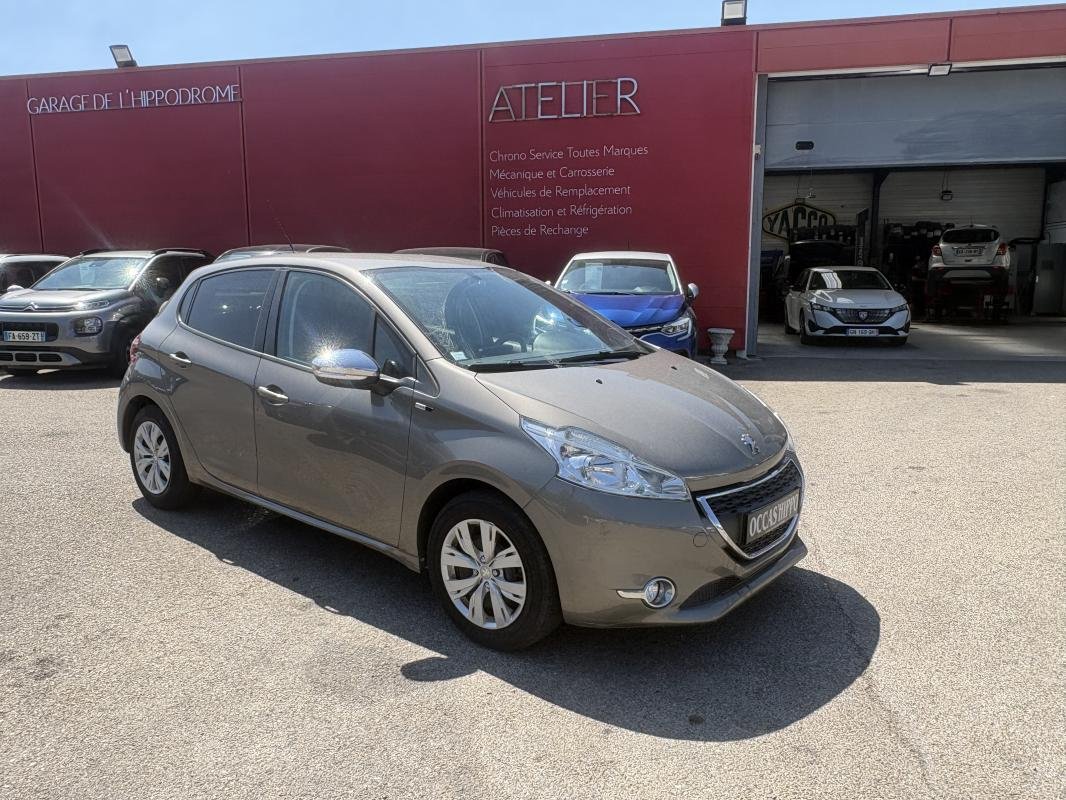 Peugeot 208 - Photo 2
