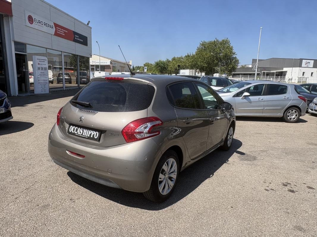 Peugeot 208 - Photo 6
