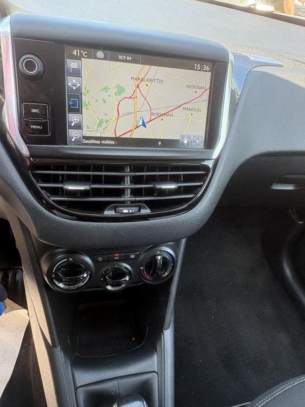 Peugeot 208 - Photo 8