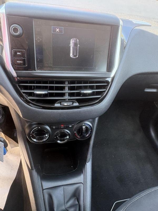 Peugeot 208 - Photo 9
