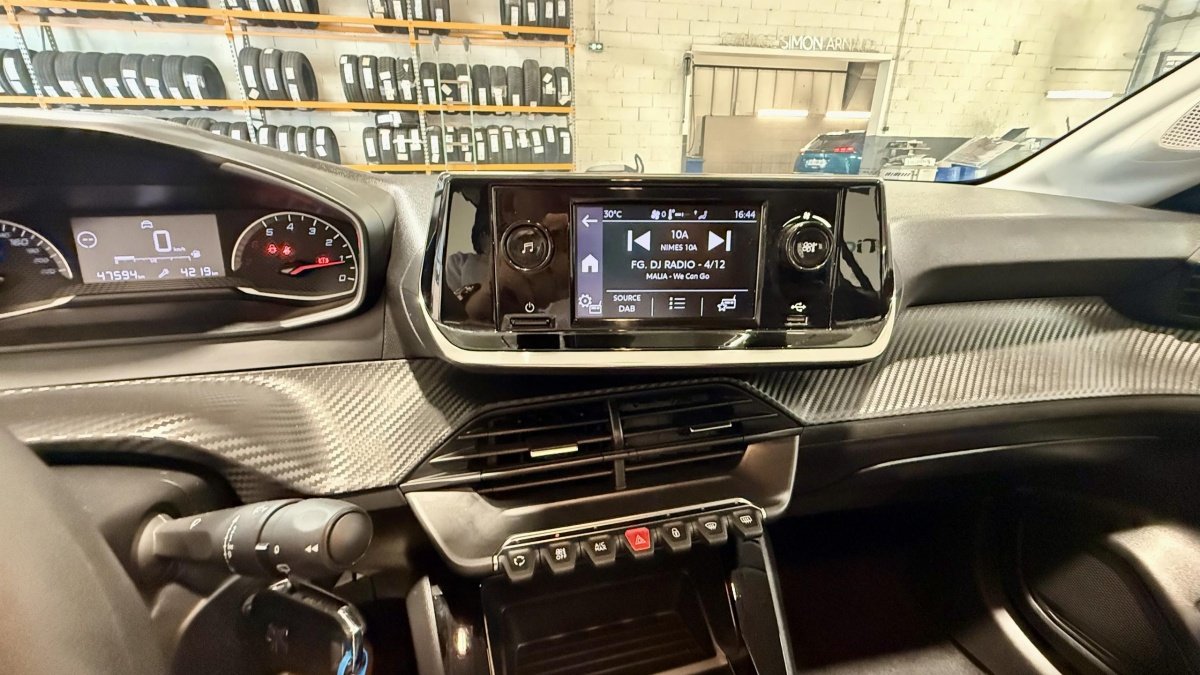 Peugeot 208 - Photo 13