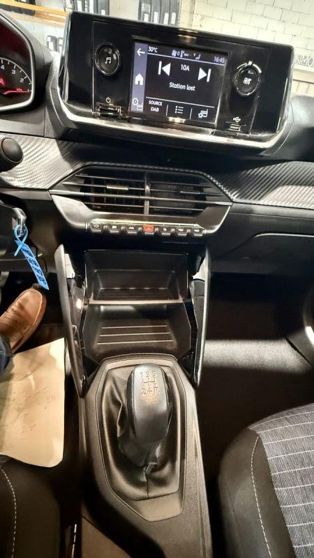 Peugeot 208 - Photo 16